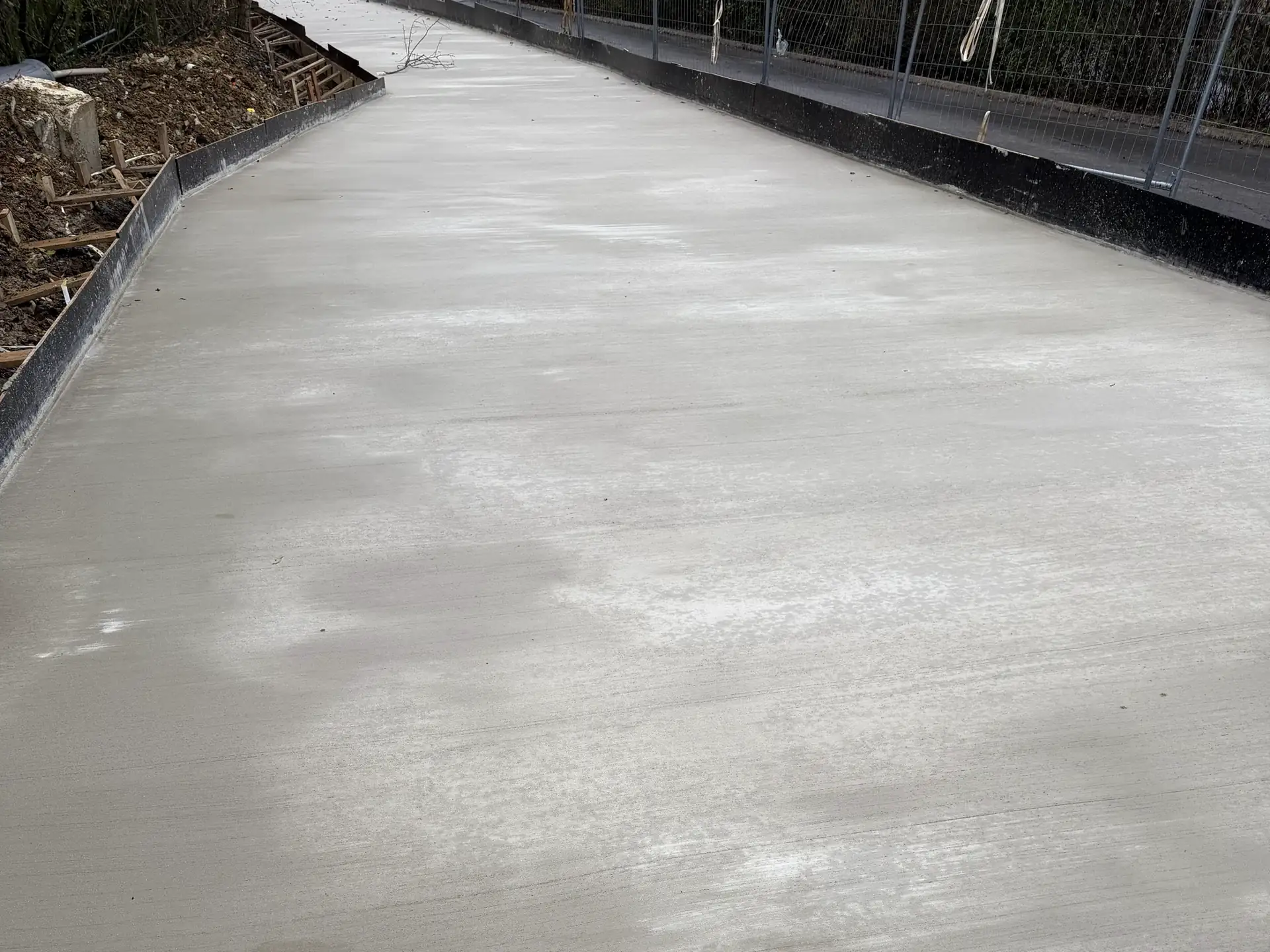 Nouvelle dalle porteuse en béton pour reprendre l'appui d'un bâtiment